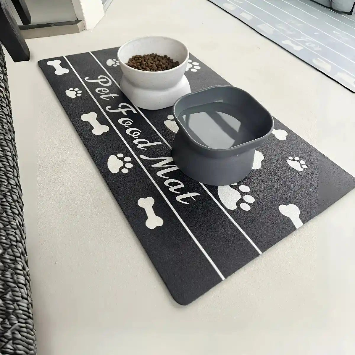 Pet Placemat: Keep Mealtime Clean and Stylish!